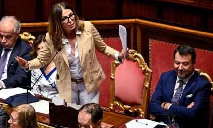 Santanchè in Senato: “Sono totalmente estranea, si tratta di una campagna d’odio”. M5s e Pd chiedono dimissioni