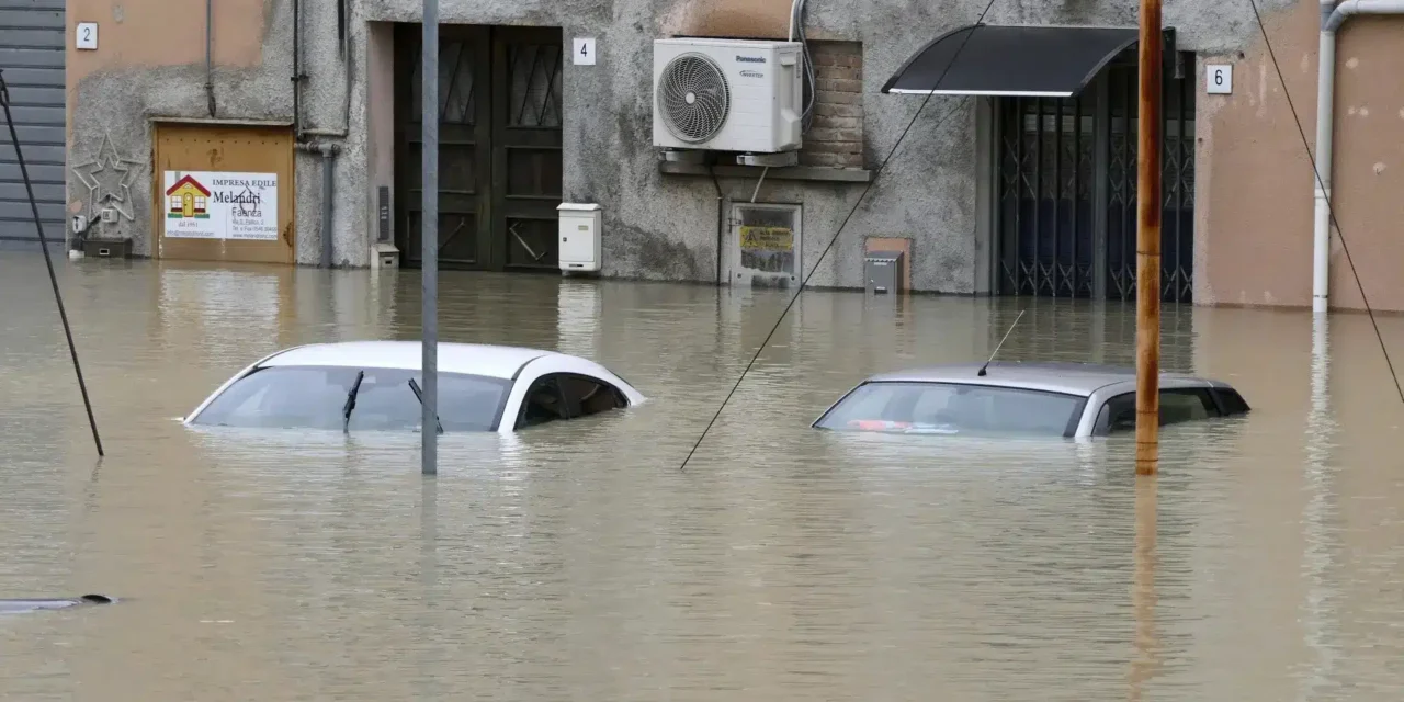 Maltempo, un morto nel Vicentino, in Emilia allerta rossa