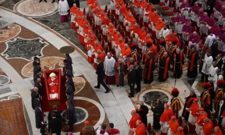 Papa Francesco, la salma è arrivata a San Pietro