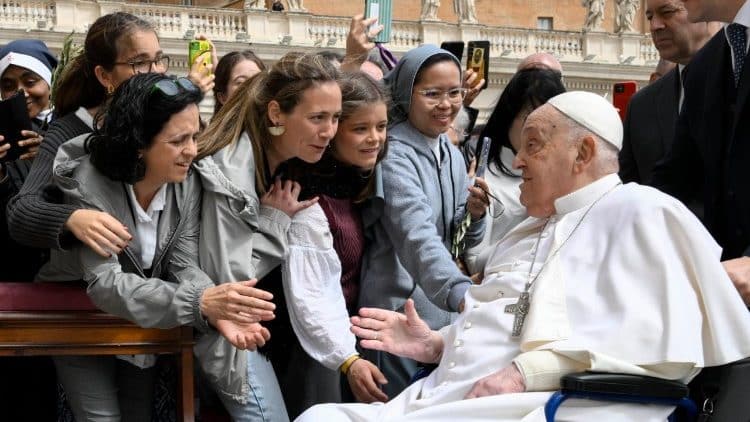 Papa Francesco in piazza San Pietro per la domenica delle palme