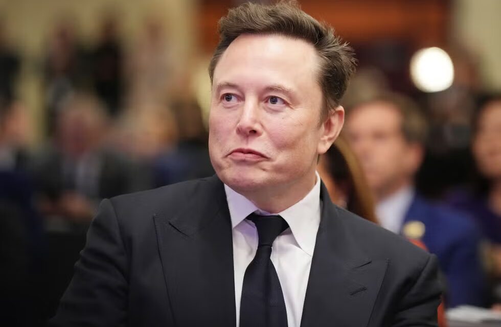 Musk si schiera contro la politica di Trump: “Abbattiamo i dazi”