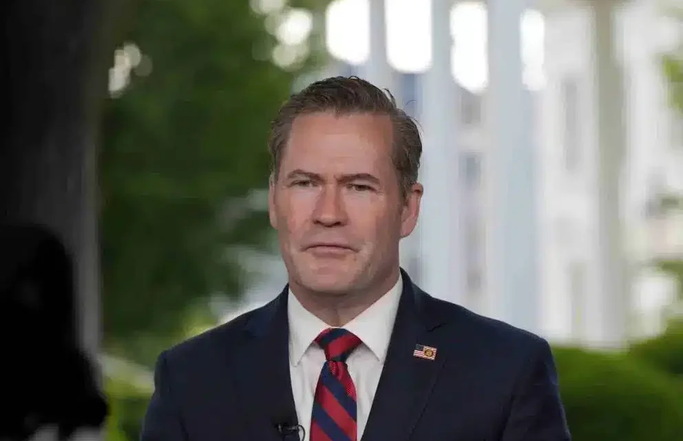 Trump silura Mike Waltz dopo lo scandalo Signal