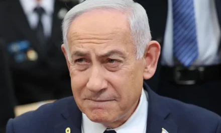 Netanyahu in convalescenza per intossicazione alimentare: salta l’udienza del processo per corruzione