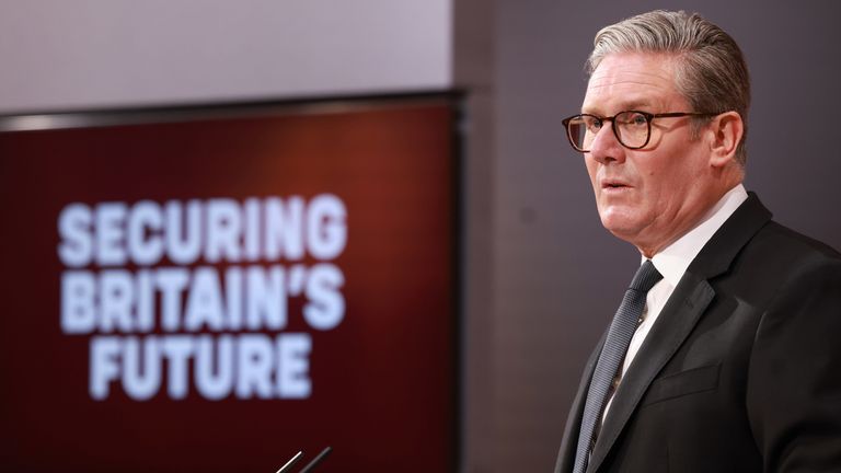 Starmer incontra Rama e apre a centri di rimpatrio all’estero