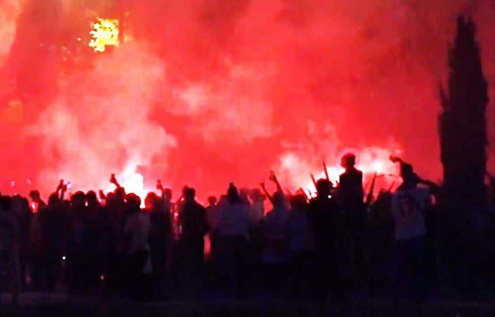 Parigi sul tetto d’Europa, la Francia nel caos: il PSG travolge l’Inter e vince la Champions, ma la festa si trasforma in tragedia