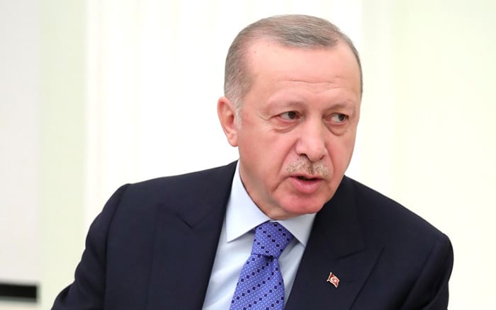 Turchia, arrestati tre sindaci dell’opposizione: nuova ondata di fermi contro il CHP