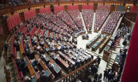 Nuova legge elettorale del centrodestra: proporzionale con premio e ballottaggio, scontro con il Pd