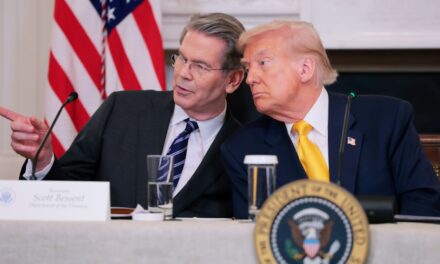 USA concedono altri 21 giorni sui dazi: trattative in corso con UE e 18 Paesi chiave