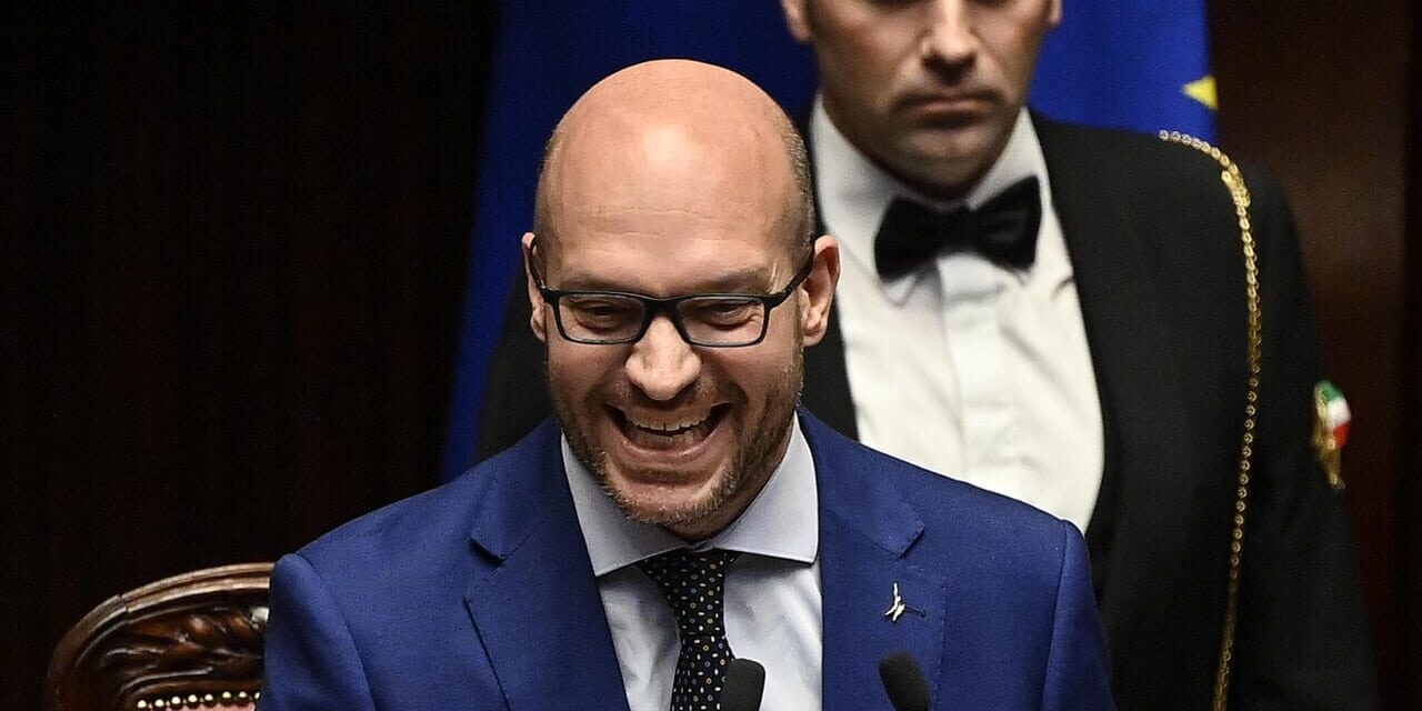 Fontana lancia un monito al governo: “Basta abusi sui decreti legge”