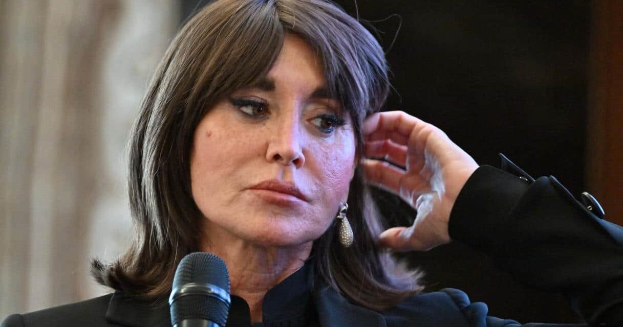 Bernini contestata alla commemorazione del 2 agosto: scontro con Bolognesi sulle vittime della strage