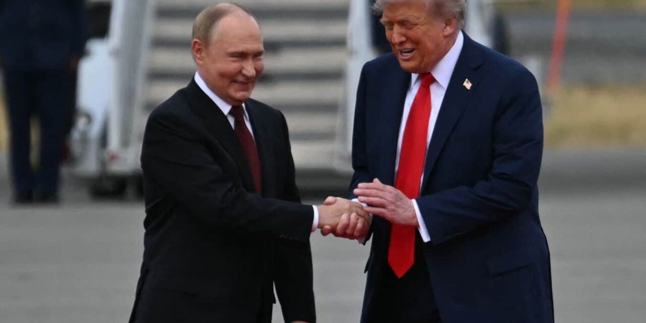 Al via il vertice in Alaska con la stretta di mano tra Trump e Putin