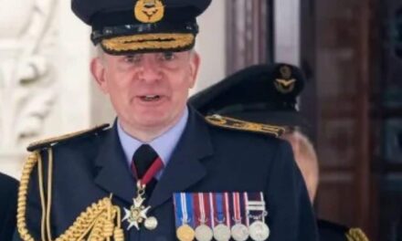 Uk, il capo della Raf nella bufera: missioni segrete a favore di Israele contro Gaza