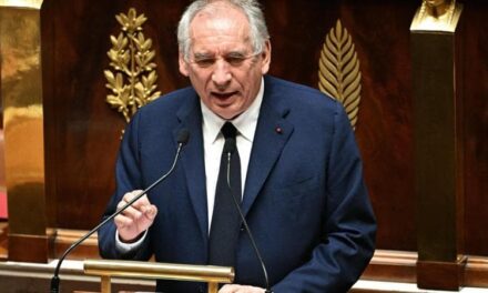 Cade il governo in Francia, Bayrou bocciato all’Assemblée Nationale verso le dimissioni