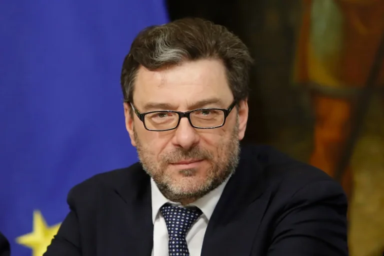 Giorgetti: flat tax, rottamazione delle cartelle e taglio delle tasse al ceto medio al centro della manovra