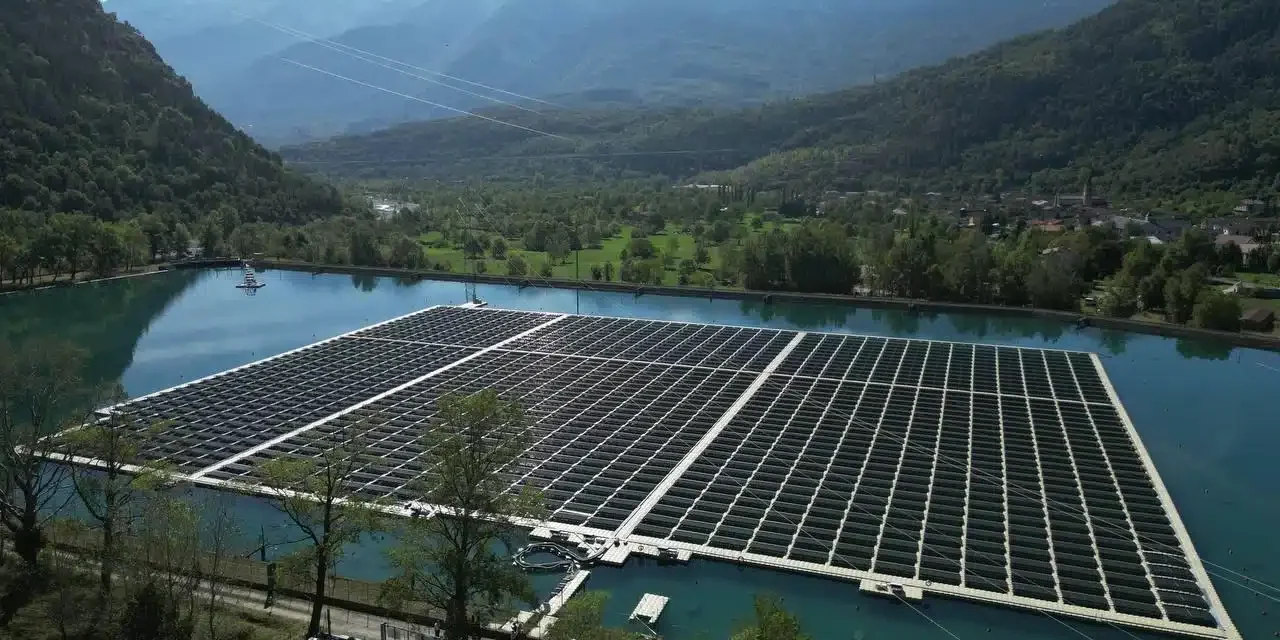 Enel inaugura il primo impianto al mondo che integra energia solare e idroelettrica
