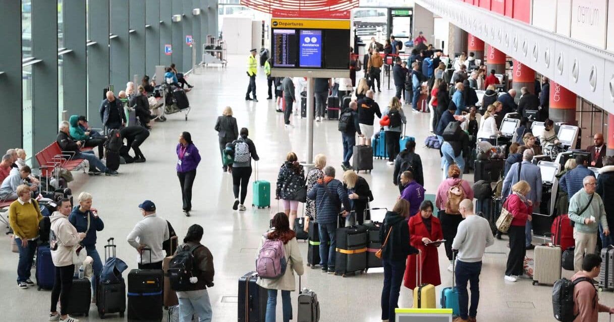 Attacco hacker blocca i grandi aeroporti europei: caos a Heathrow, Bruxelles e Berlino