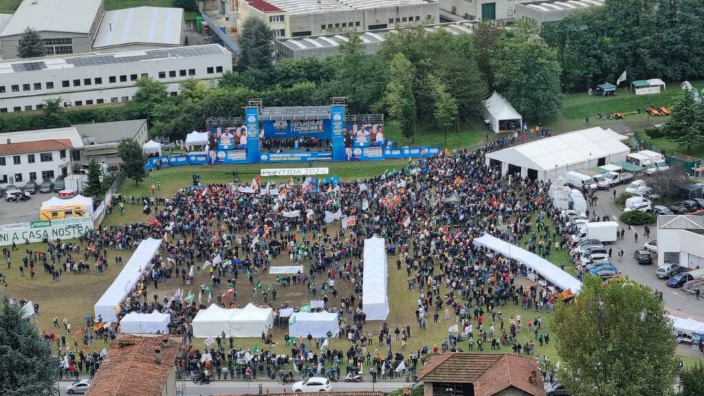 Pontida 2025: omaggi a Charlie Kirk, ritorno di Salvini e tensioni interne alla Lega