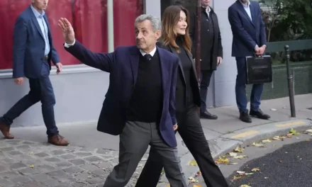 Nicolas Sarkozy in carcere: “Vogliono farmi sparire, ma questo mi farà rinascere”