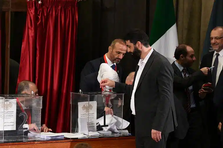 Siria, prime elezioni dopo Assad: voto limitato, poteri concentrati nelle mani di al Sharaa