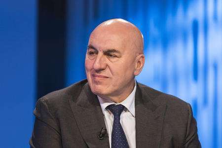 Guido Crosetto operato al colon: intervento riuscito, il ministro in buone condizioni