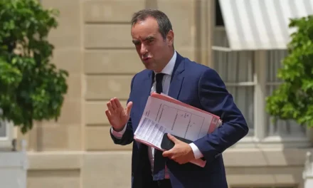 Francia nel caos. Lecornu getta la spugna e lascia la palla a Macron