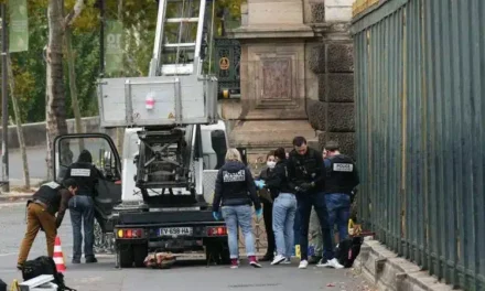 Furto al Louvre, altri cinque arresti: indagini a una svolta, ma i gioielli restano scomparsi
