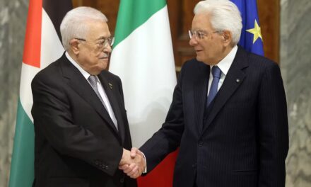 Mattarella accoglie Abu Mazen al Quirinale: “Italia e Palestina unite dal dialogo ”