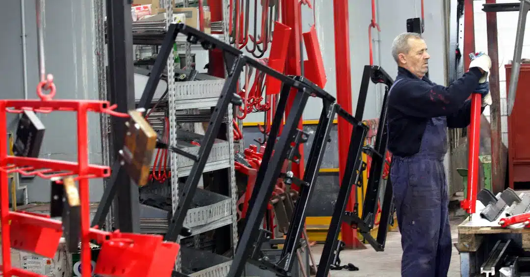 Firmato il nuovo contratto dei metalmeccanici: aumenti salariali e più tutele