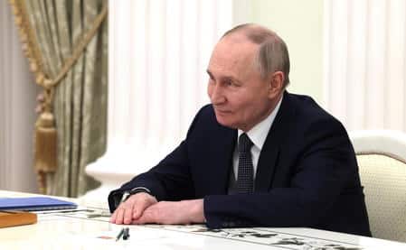 Putin detta le condizioni per la pace: “Ritiro ucraino dal Donbass o continueremo con le armi”