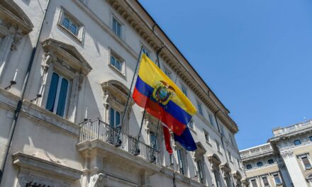 Ecuador dice “no” alle basi militari straniere: bocciato il referendum voluto da Noboa