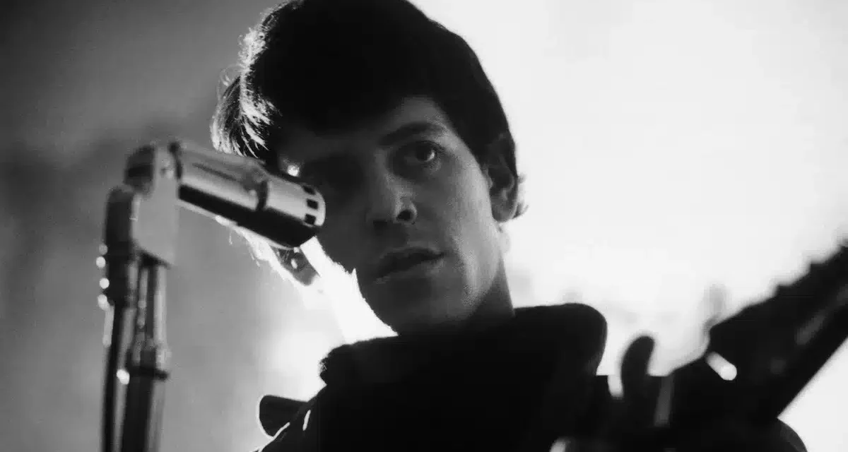 Lou Reed, 70 anni di rock e inquietudini: il ritratto intimo di un’icona che rifiuta il mito