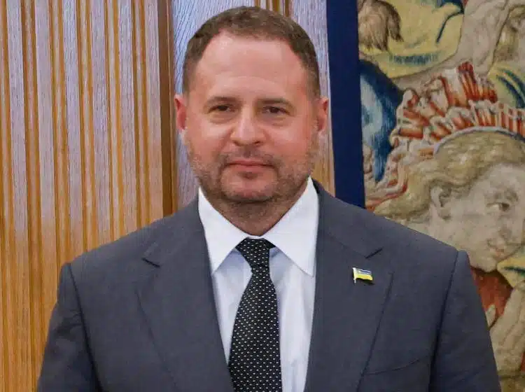 Ucraina, terremoto politico a Kiev: si dimette Andriy Yermak, il fedelissimo di Zelensky