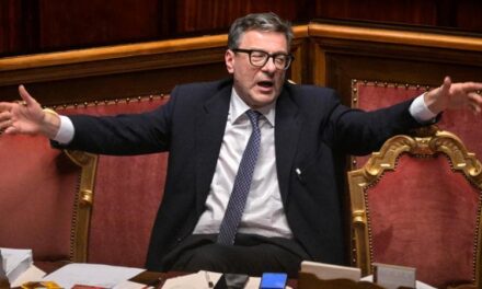 Giorgetti difende la manovra al Senato: “Prudenza non è austerità. L’Italia torna credibile”