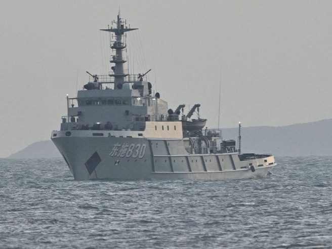 Tensioni nello Stretto di Taiwan: la Cina lancia razzi durante esercitazioni militari a fuoco vivo