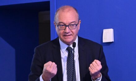 Via libera della Camera al “ddl Valditara”: consenso dei genitori obbligatorio per i corsi di educazione sessuale e affettiva