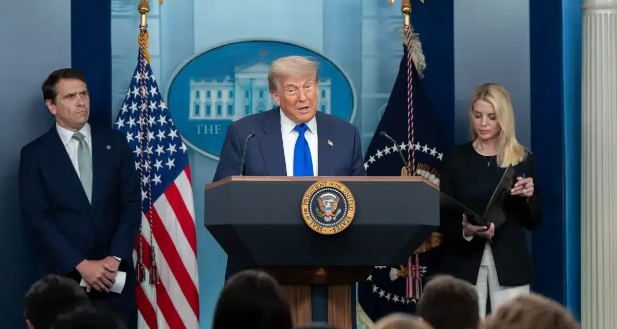 Trump rivendica l’operazione in Venezuela: Maduro catturato e Usa pronti a gestire la transizione