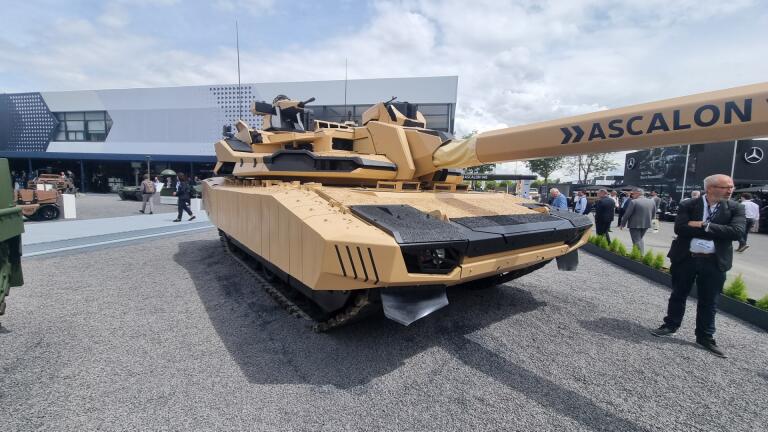 Armi e spese militari, scontro in Commissione Difesa: decreti da 30 miliardi e il Pd minaccia lo stop