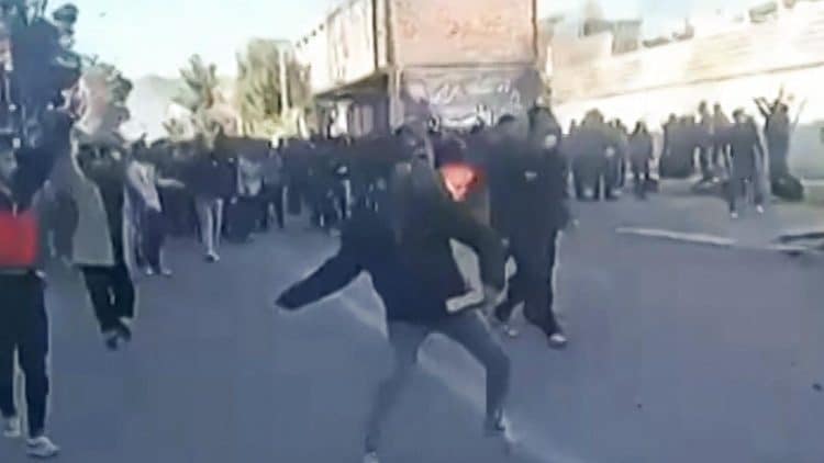 Iran, proteste in escalation: morti, arresti e tensione internazionale dopo cinque giorni di scontri