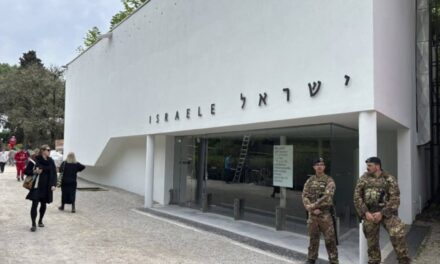 Alla fine Israele torna alla Biennale di Venezia tra le proteste
