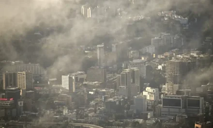 Raid americani sui cieli di Caracas. Catturati Madauro e la moglie. La guerra di Trump contro il narcotraffico, ma è il petrolio che interessa a Washington