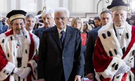 Giustizia, Mattarella presiede il Csm e richiama al rispetto