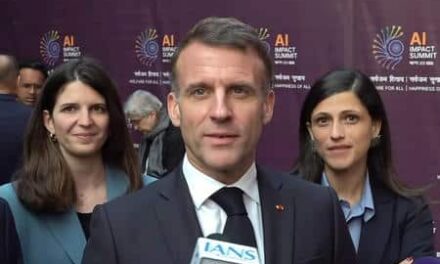 Francia, Macron lancia l’allarme dopo l’omicidio Deranque e attacca Meloni: tensione alta a Lione