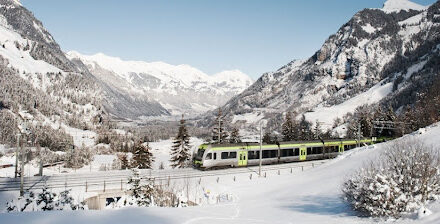 Treno deraglia nel Canton Vallese a causa di una valanga, feriti