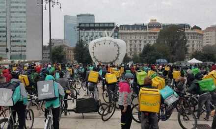 Rider sfruttati, la Procura di Milano indaga le multinazionali: nel mirino McDonald’s e Carrefour