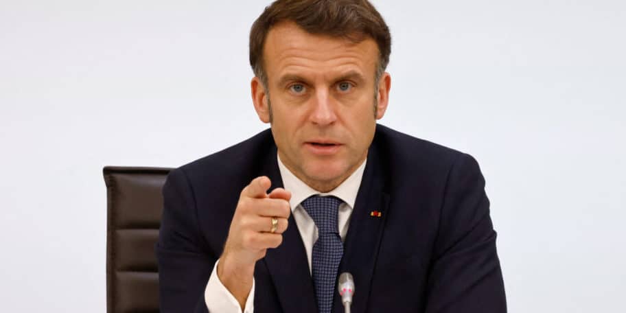 Macron invia la portaerei Charles de Gaulle nel Mediterraneo, ma ribadisce condanna gli attacchi israelo-americani all’Iran