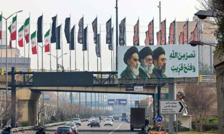 Iran smentisce i negoziati con gli USA, ma Trump parla di accordo