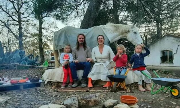 Famiglia nel bosco, i legali: “Criticità superate”. Ricorso contro l’allontanamento dei figli