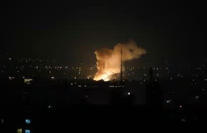 L’Iran bombardato a tappeto nella notte