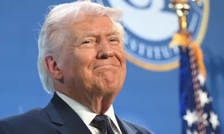 Trump: «Dobbiamo finire il lavoro contro l’Iran». Minaccia conseguenze militari su Hormuz