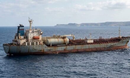 Petroliera russa alla deriva nel Mediterraneo: Italia e Malta sorvegliano la “Arctic Metagaz”